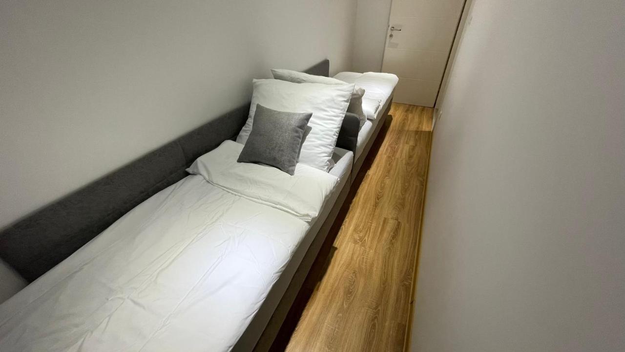 D&D Schonbrunner Deluxe Apartment Вена Экстерьер фото